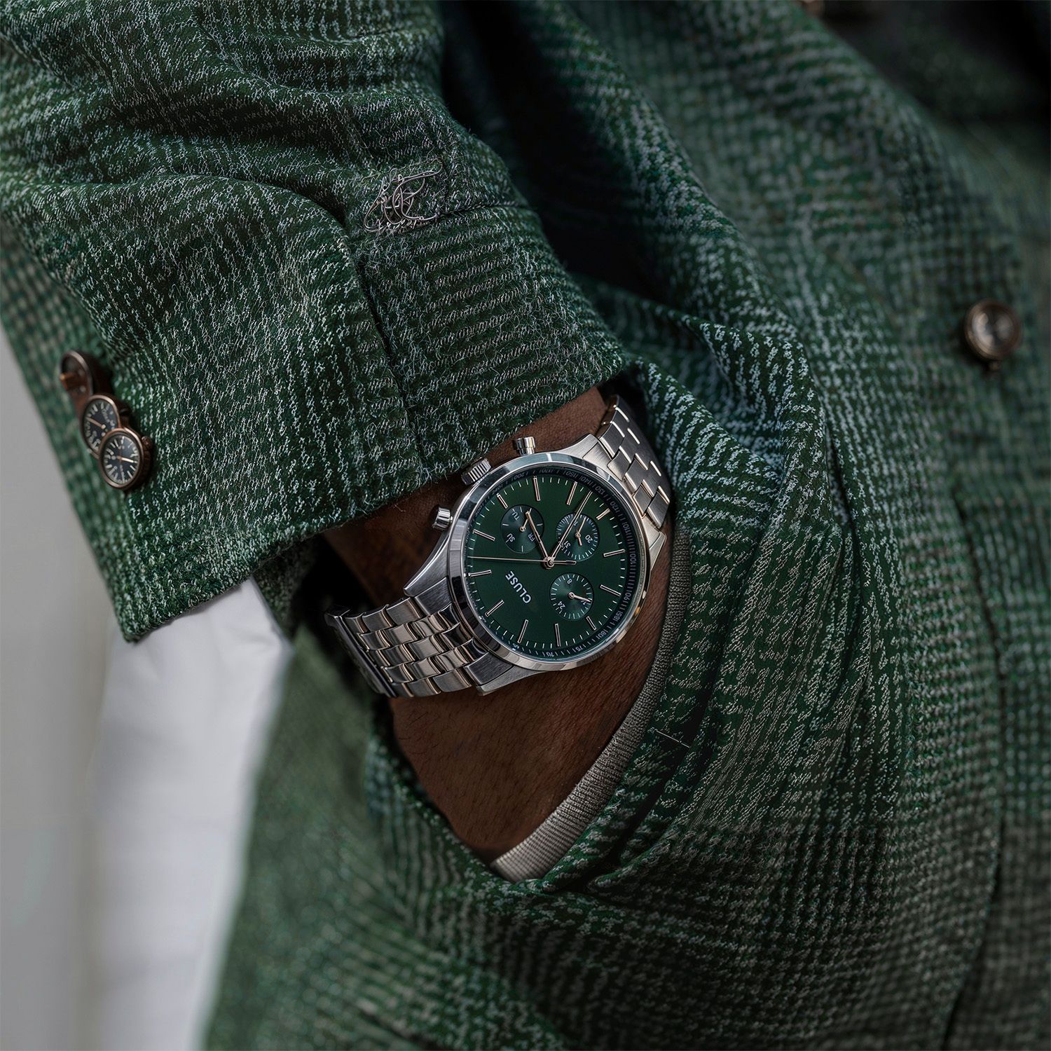 CLUSE black and gold chronograph square post in evening light — Chronos Studio.